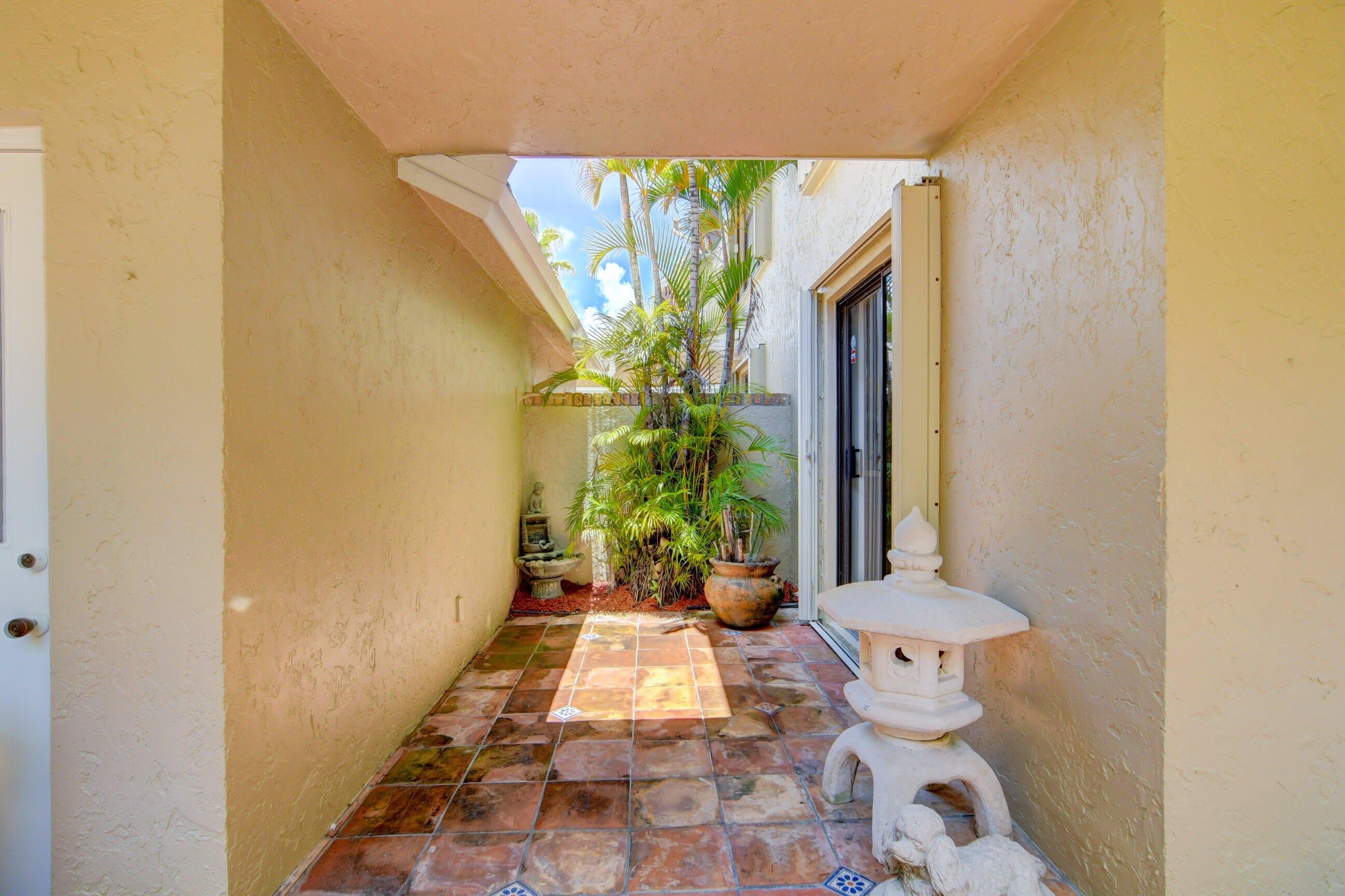 Maplewood Dr, Greenacres, FL 33415