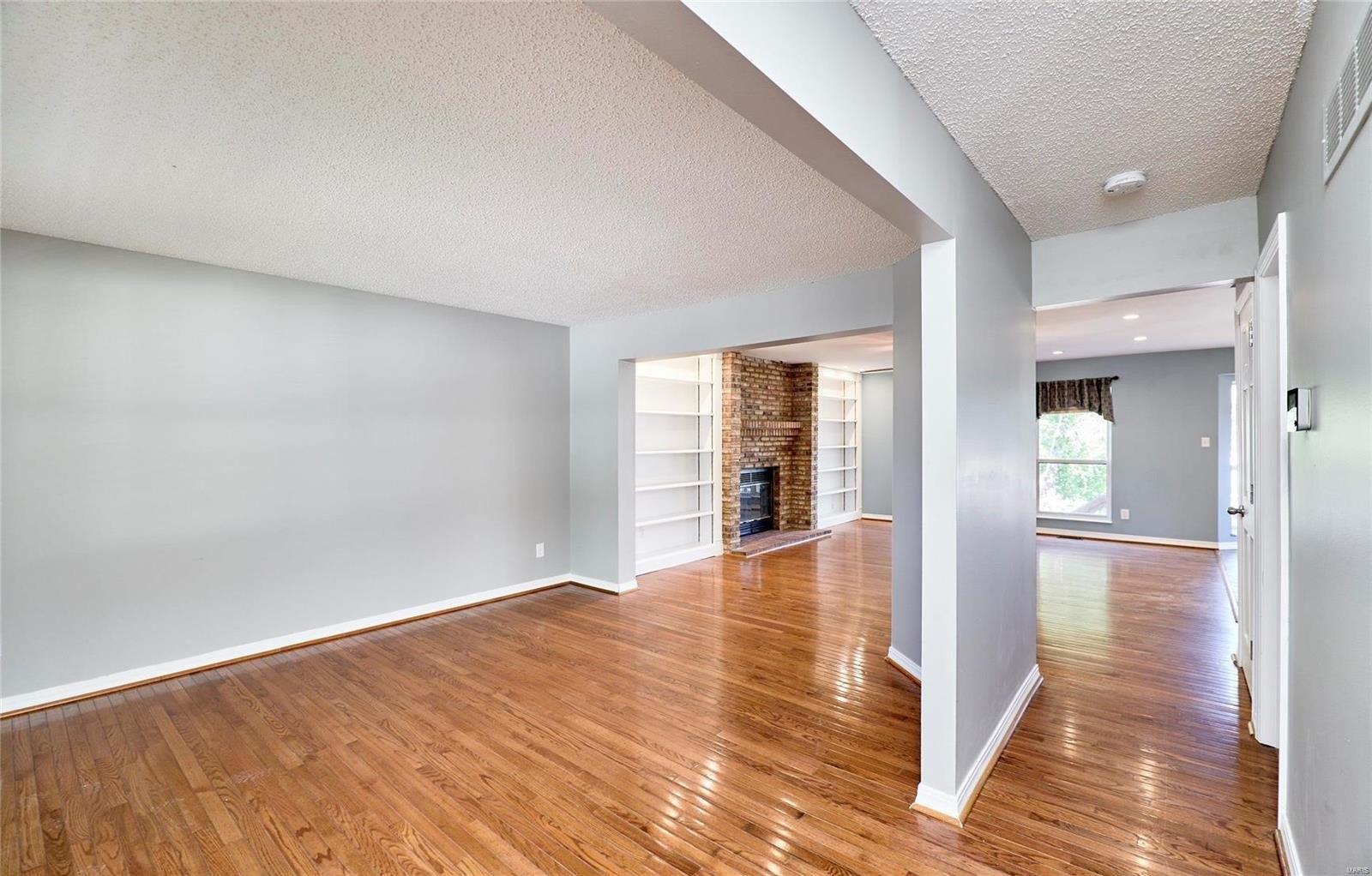 Willow View Ln, Saint Peters, MO 63376