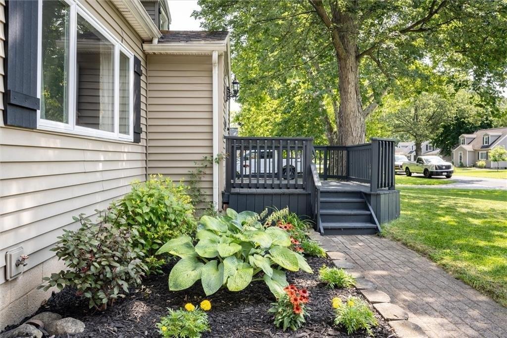 Oakwood Ln, Webster, NY 14580