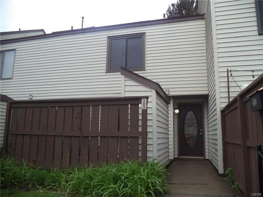 Natick Cir, Camillus, NY 13031