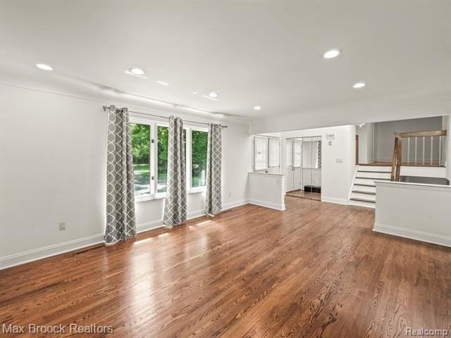Cedarcroft Ln, West Bloomfield, MI 48322