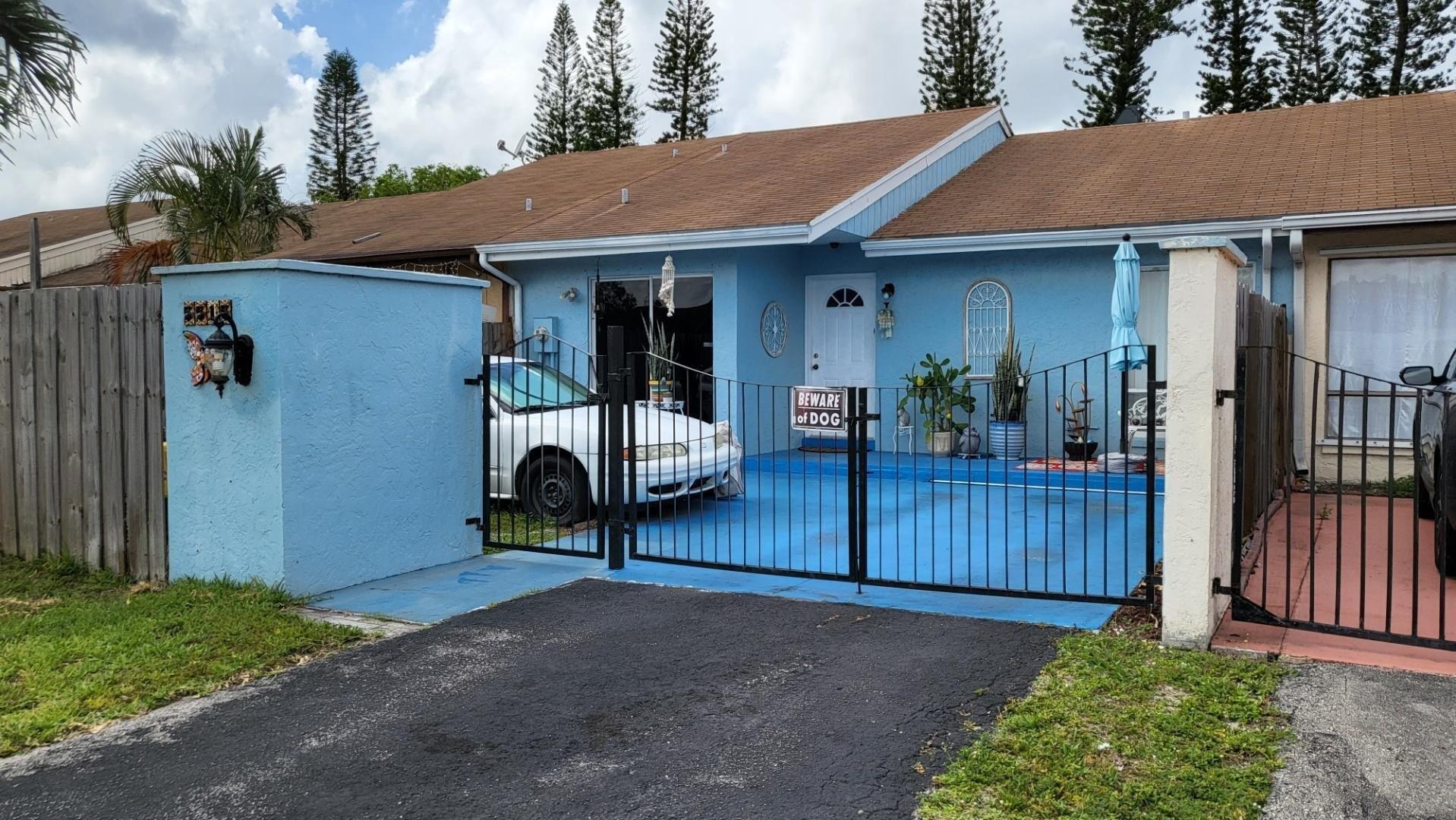 Biscayne Dr, Greenacres, FL 33463