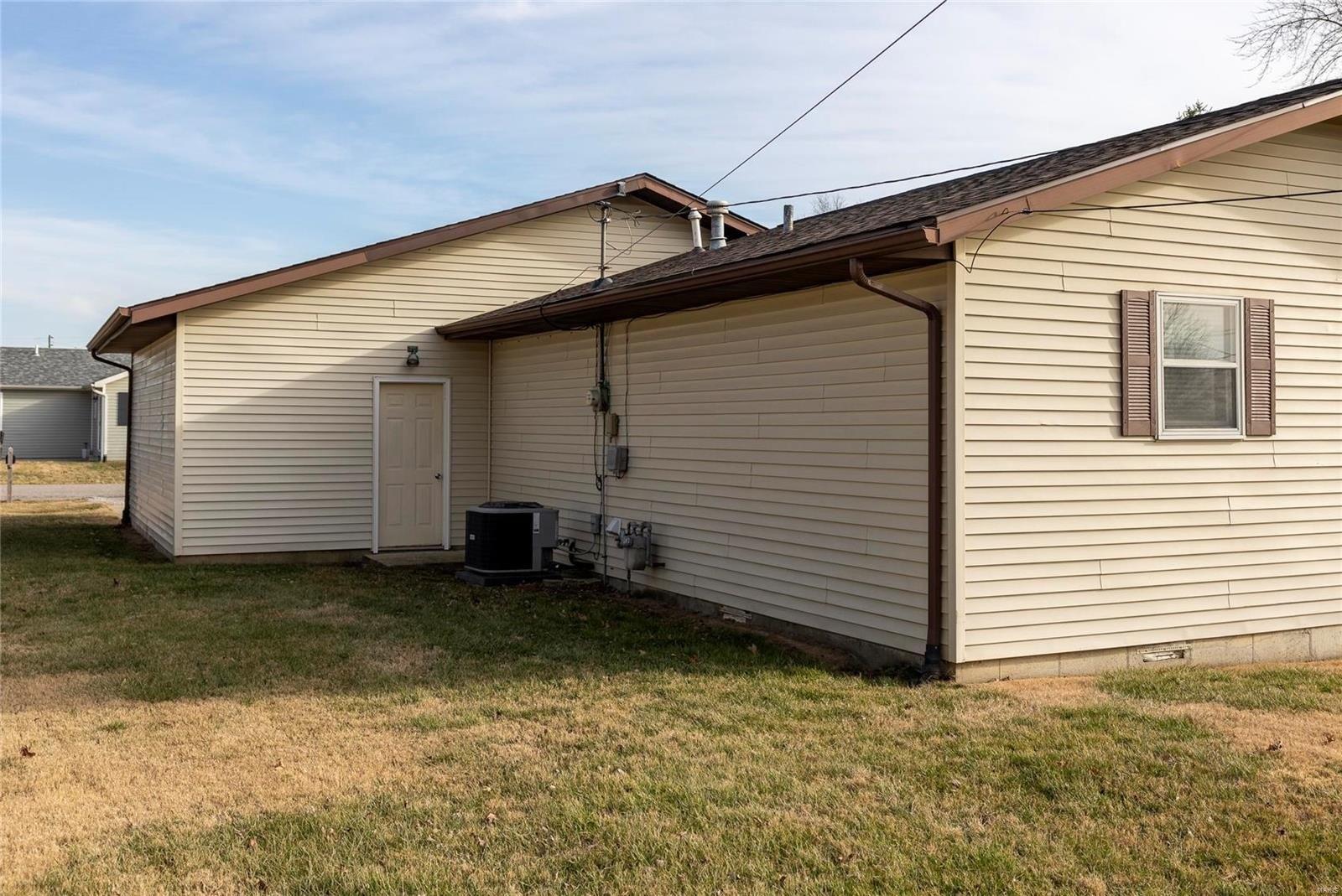 N Main St, Moro, IL 62067
