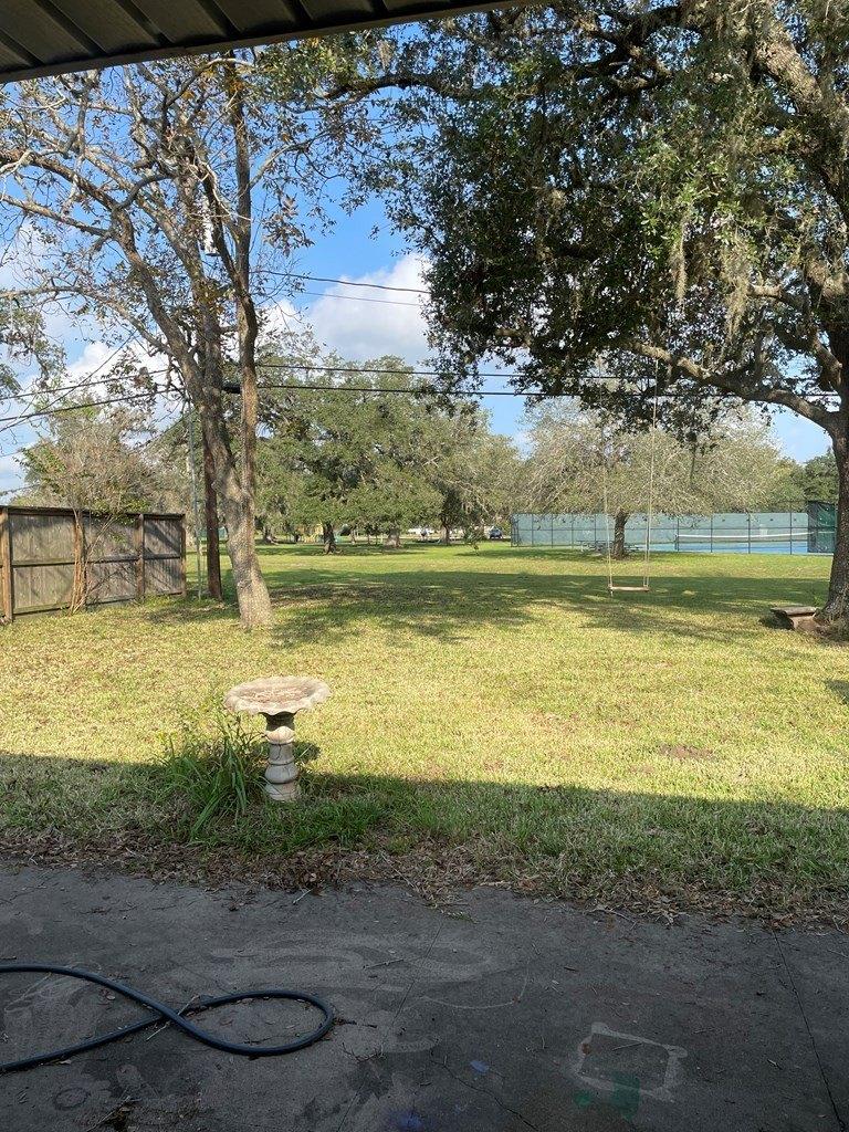 Magnolia St, Lake Jackson, TX 77566