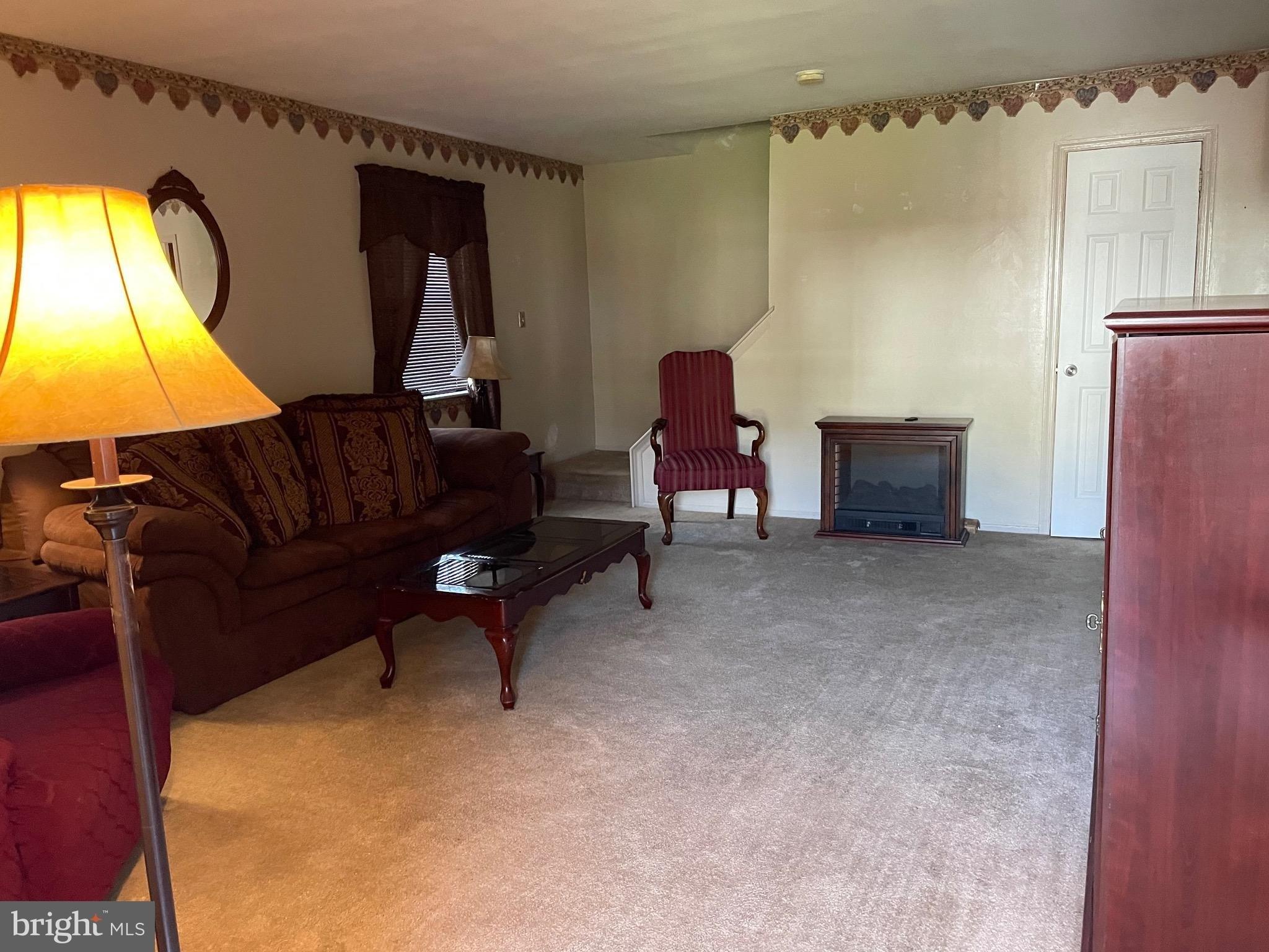 Harbour Dr, Palmyra, NJ 08065
