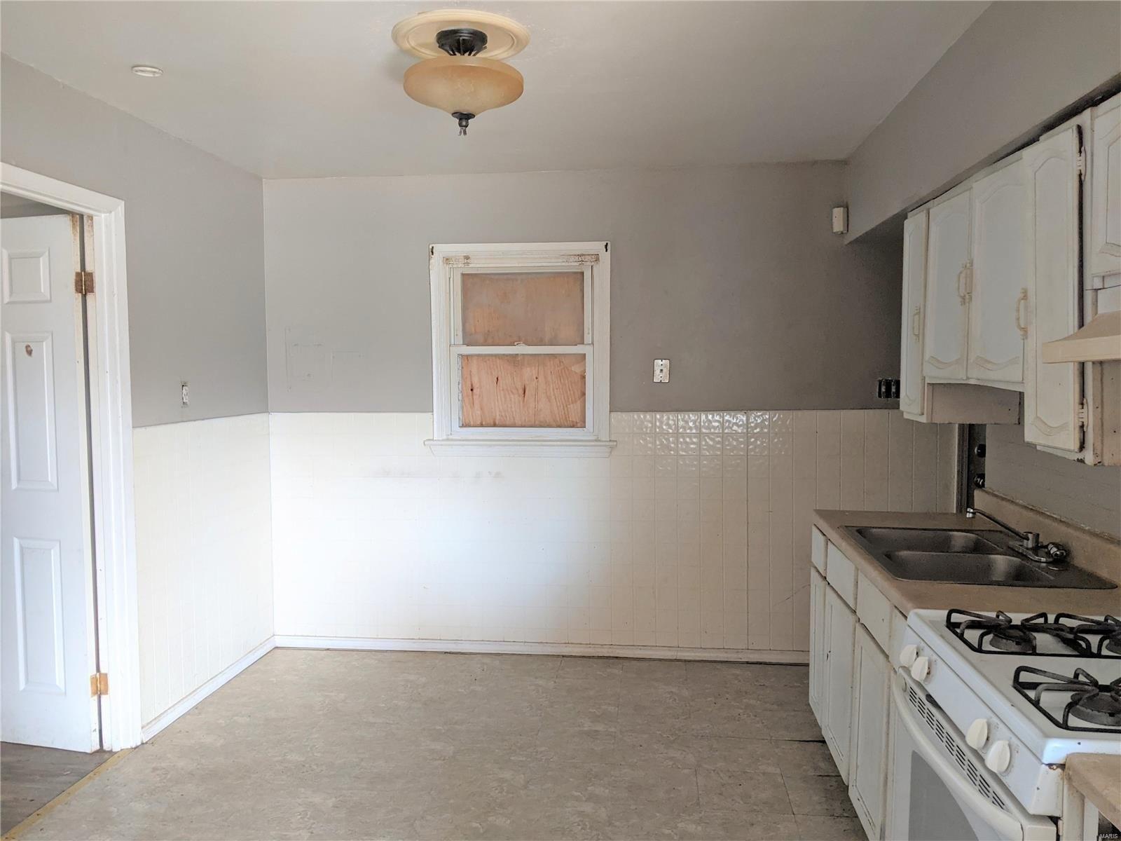 1st St, Saint Louis, MO 63134
