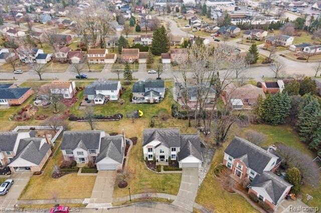 Southampton Dr, Livonia, MI 48152