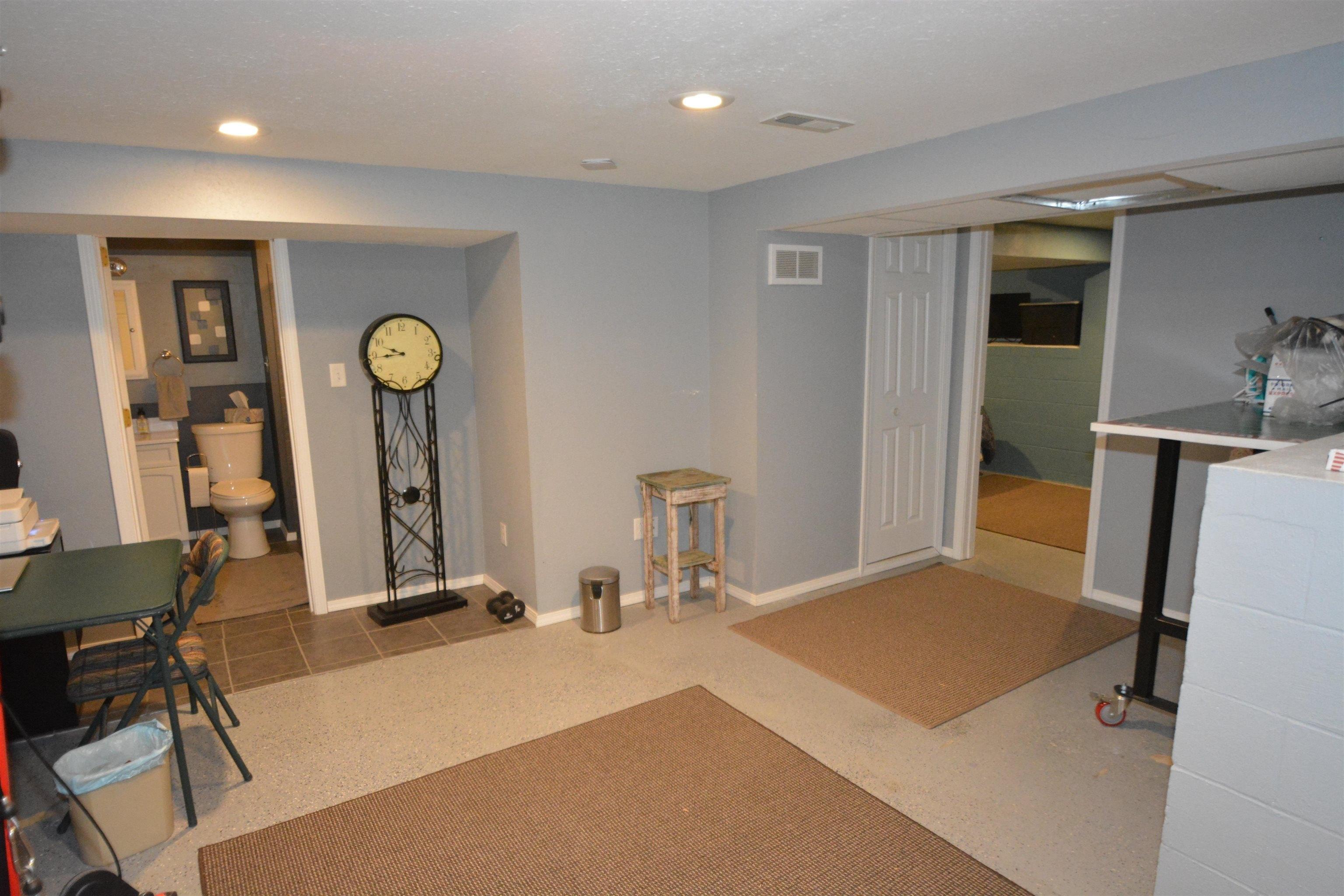 S Steele St, Sioux City, IA 51106