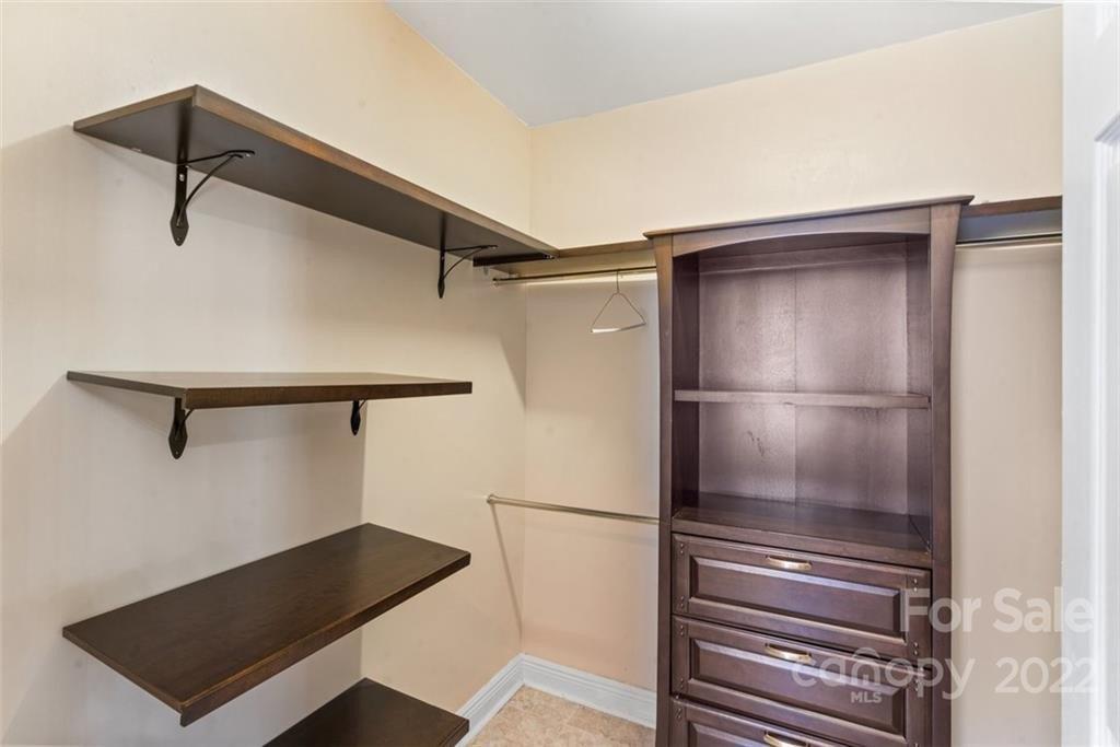 Woodvale Pl, Charlotte, NC 28208