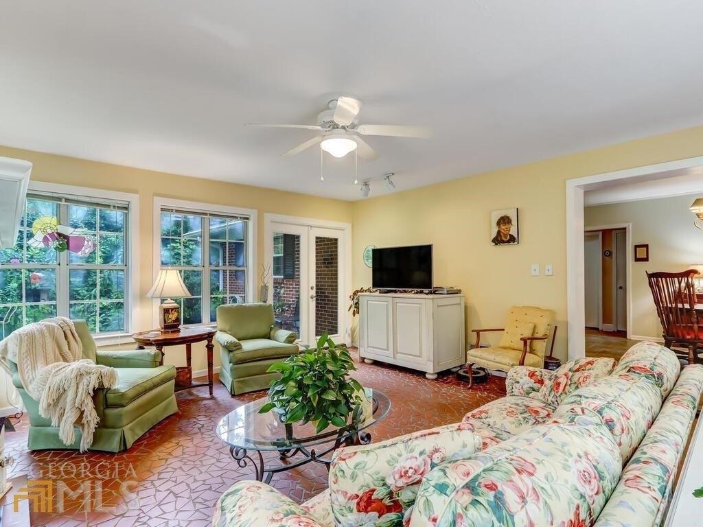 Hollywood Cir, Gainesville, GA 30501