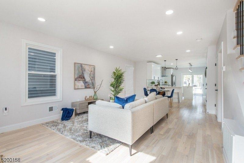 Oakwood Pl, Orange, NJ 07050