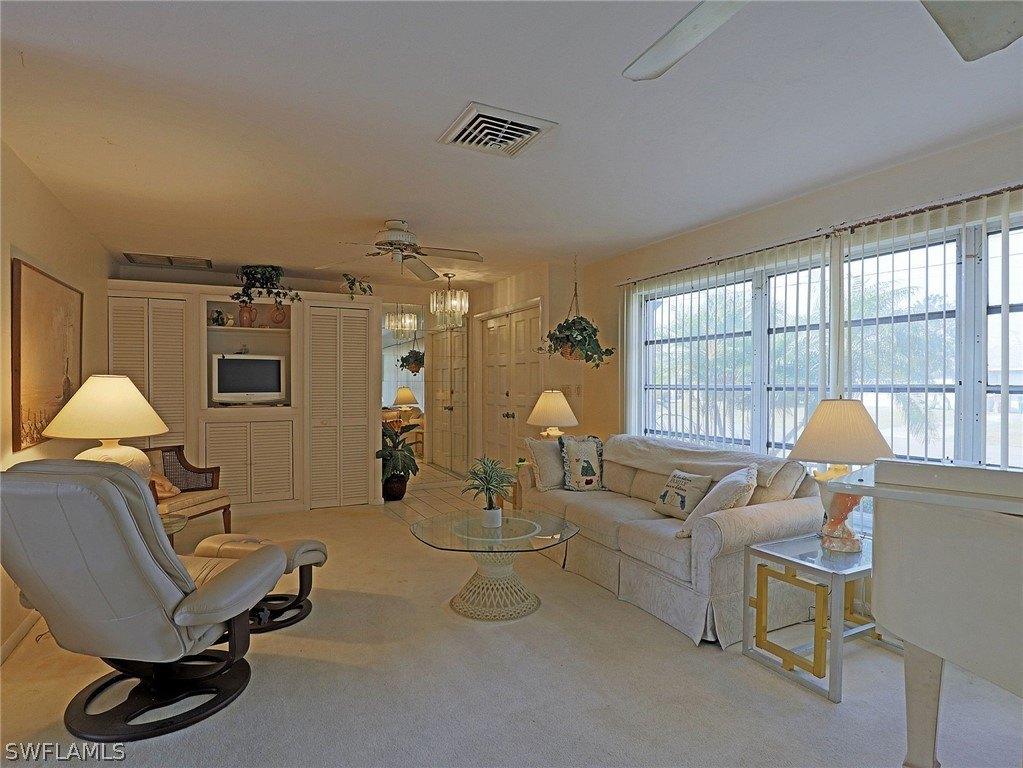 Se 10th Ave, Cape Coral, FL 33904