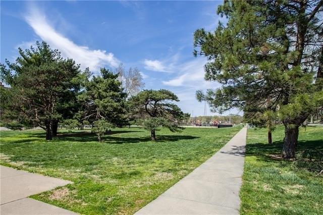 Kenwood Ave, Kansas City, MO 64110