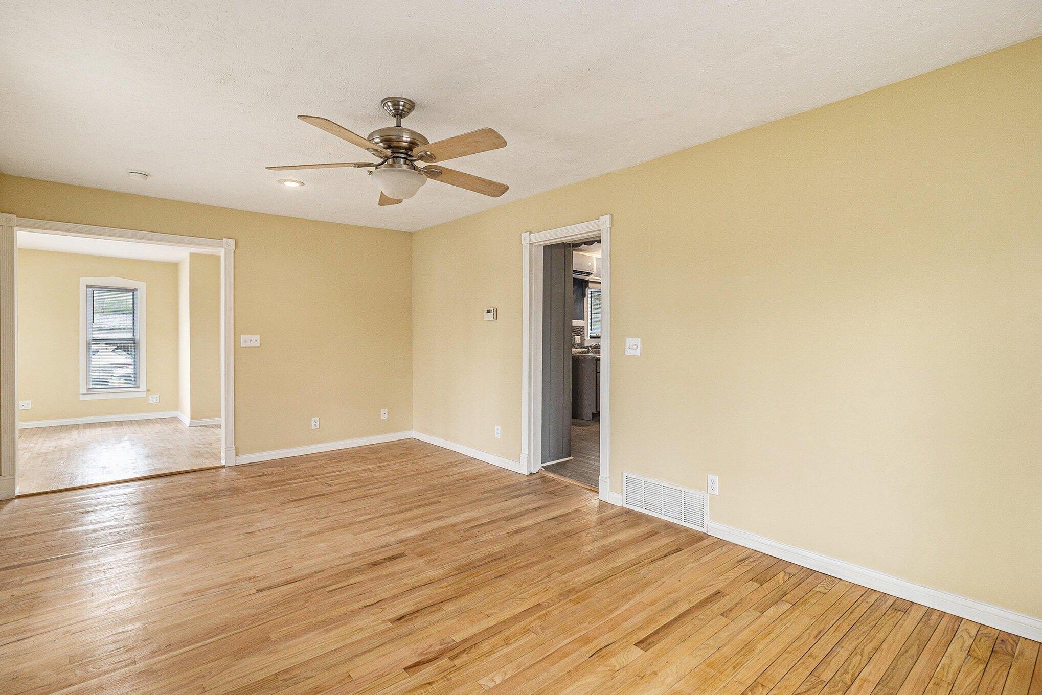 E Linden St, Hartford, MI 49057