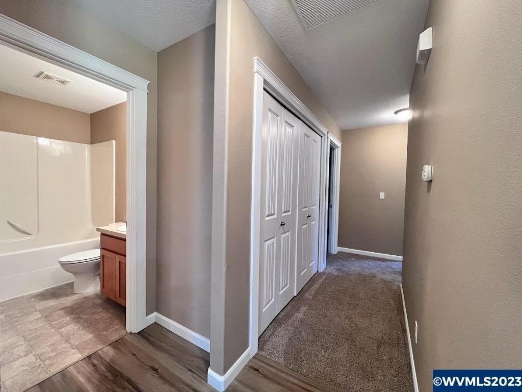 Periwinkle Dr Se, Salem, OR 97317