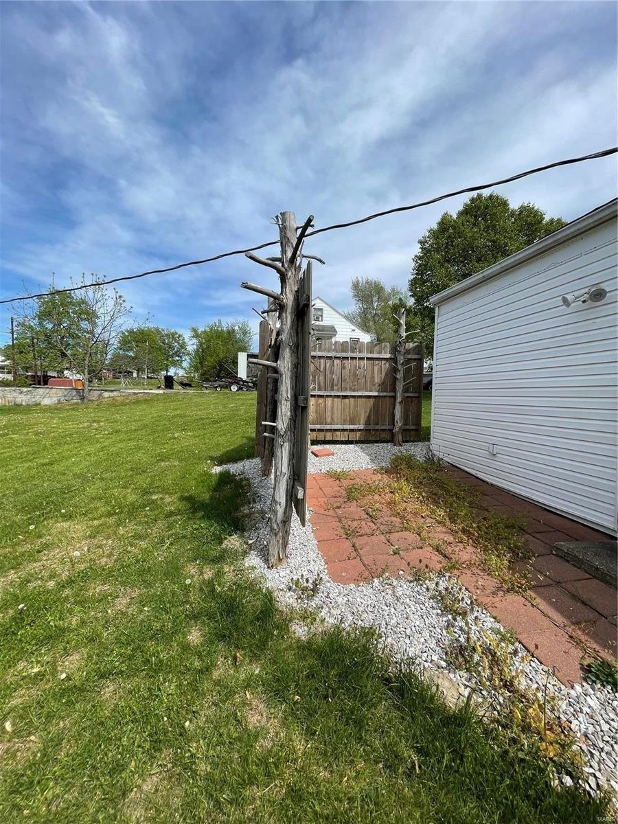 Bodine St, Paris, MO 65275