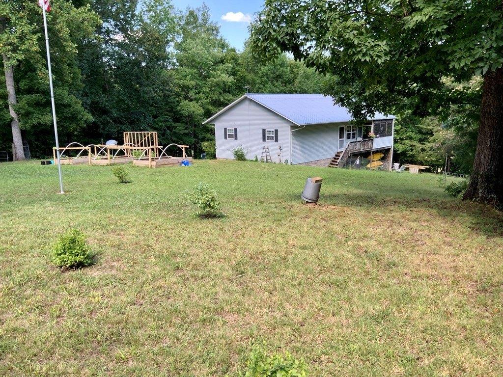 Sunbeam Ln, Dandridge, TN 37725