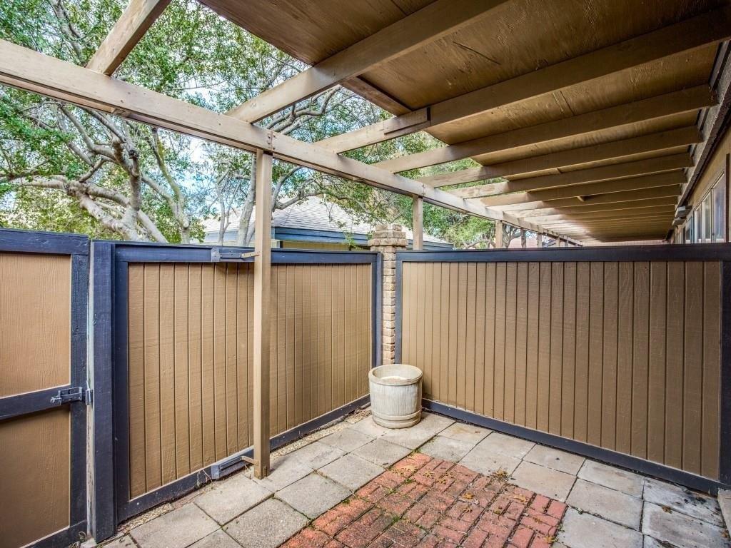Oak View Dr, Fort Worth, TX 76112