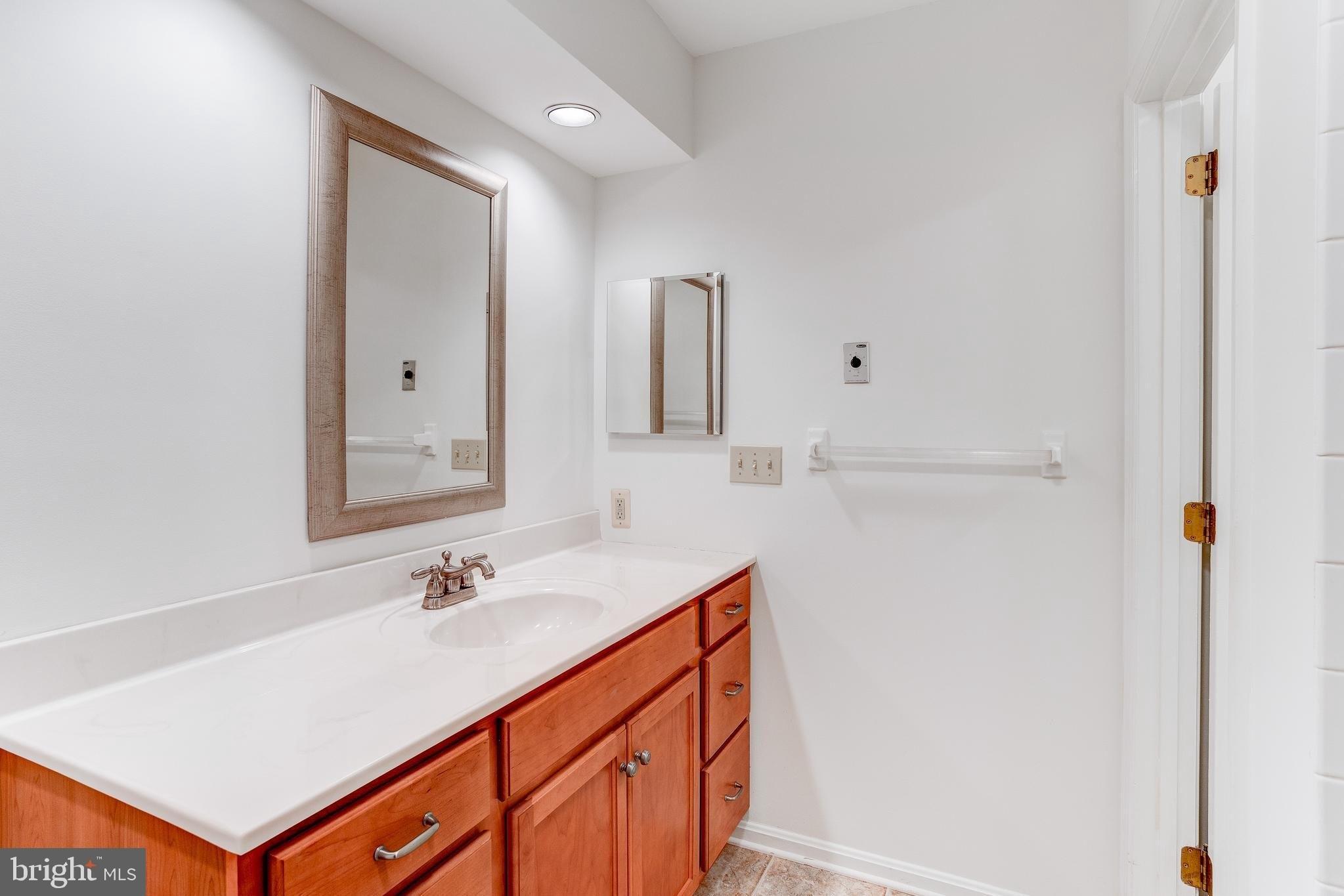 Cambridge Dr, Hershey, PA 17033
