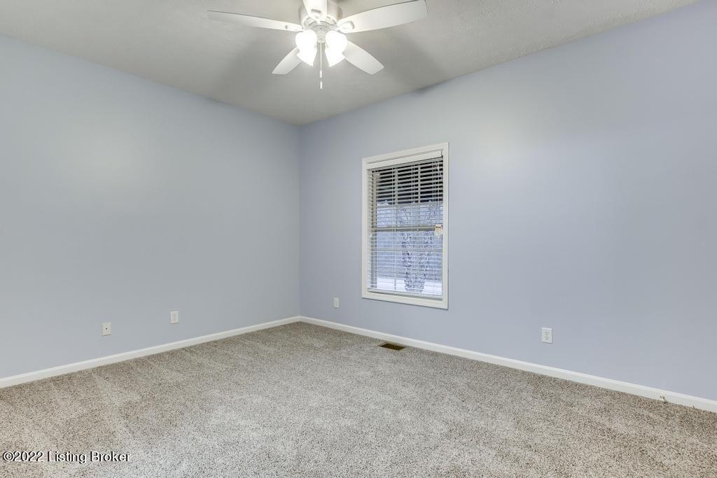 Hampton Place Ct, Fairdale, KY 40118
