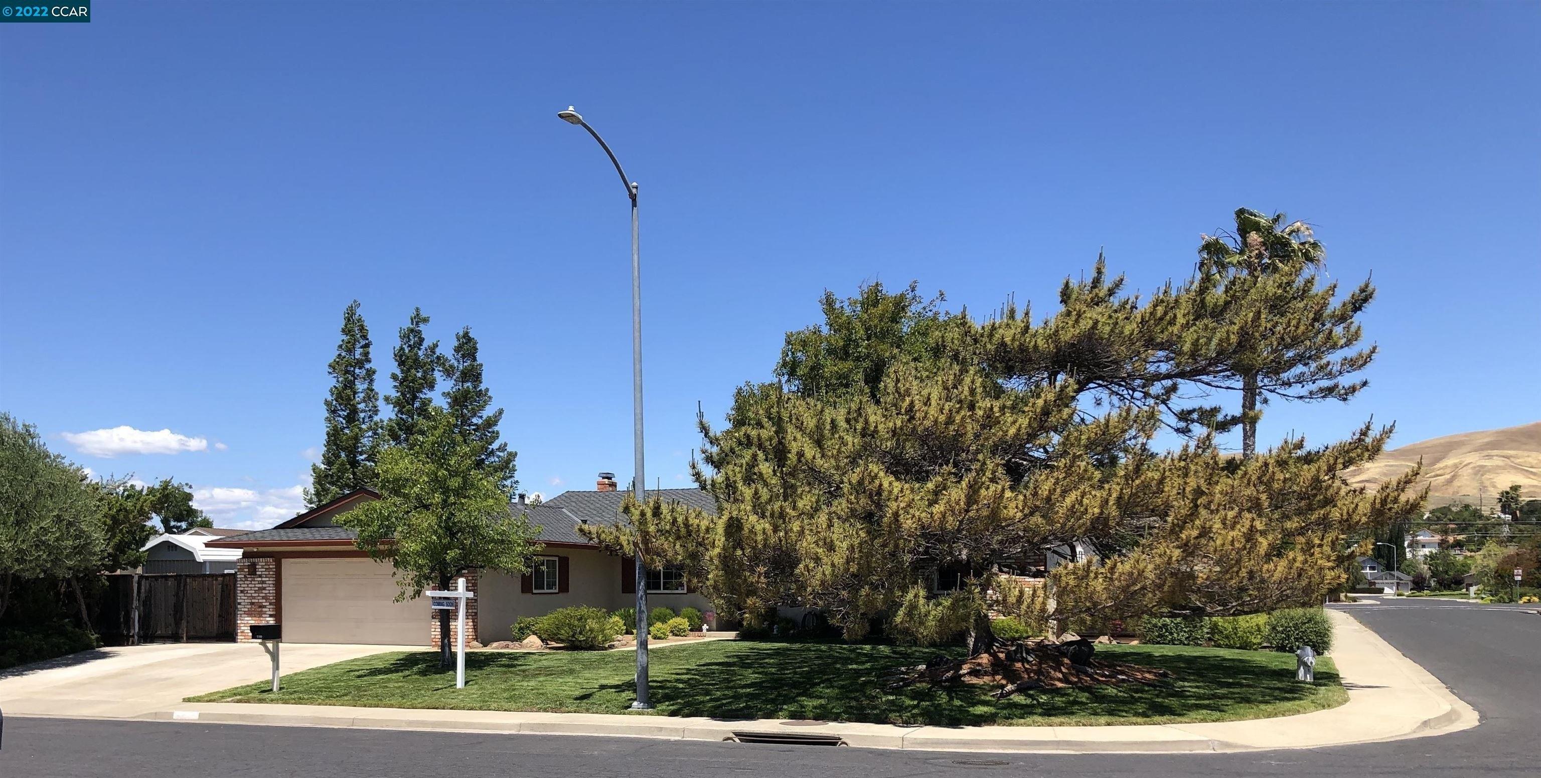 Jomar Dr, Concord, CA 94521