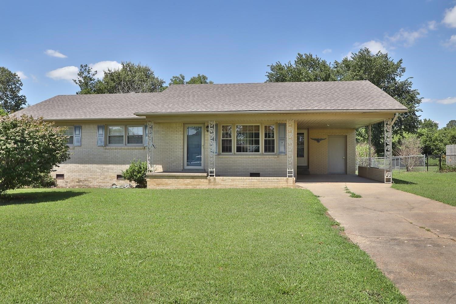 Countrywood St, Union City, TN 38261