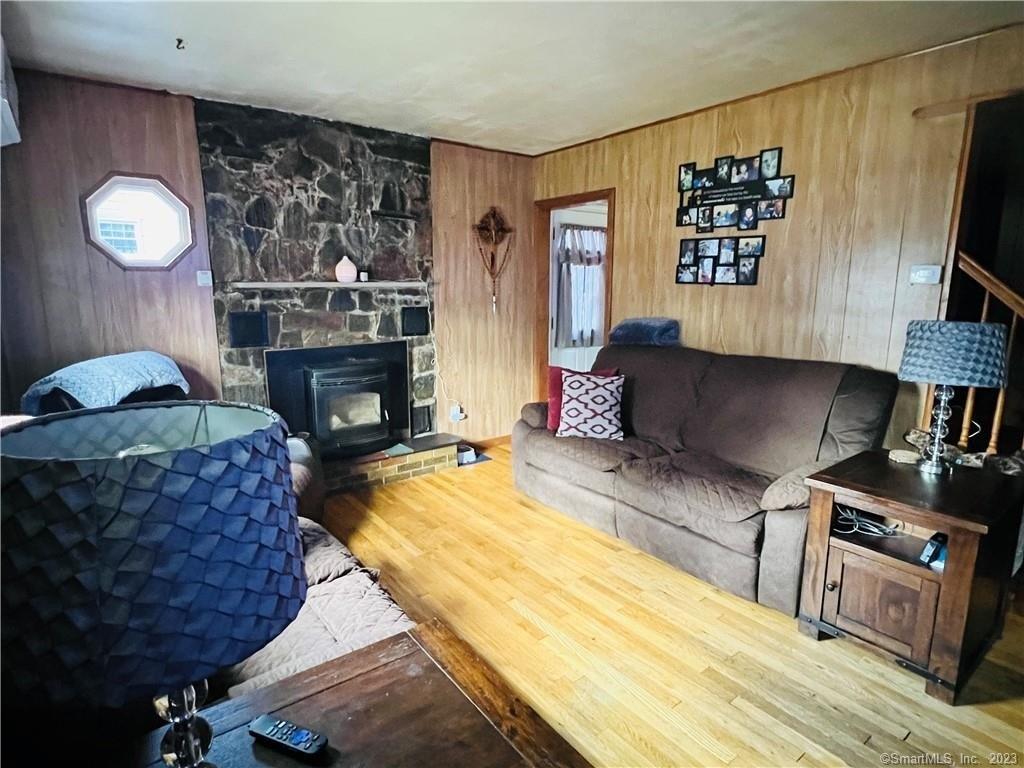 Deepwood Dr, Manchester, CT 06040