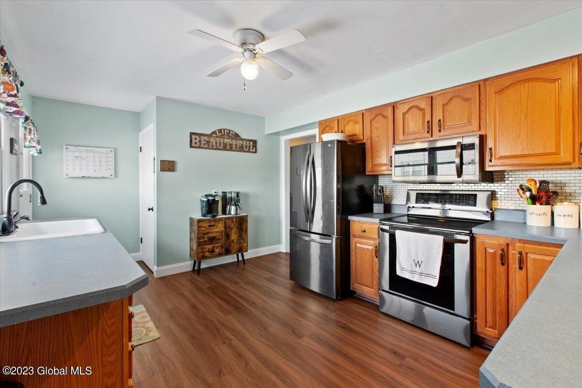 Hadden Ln, Troy, NY 12180