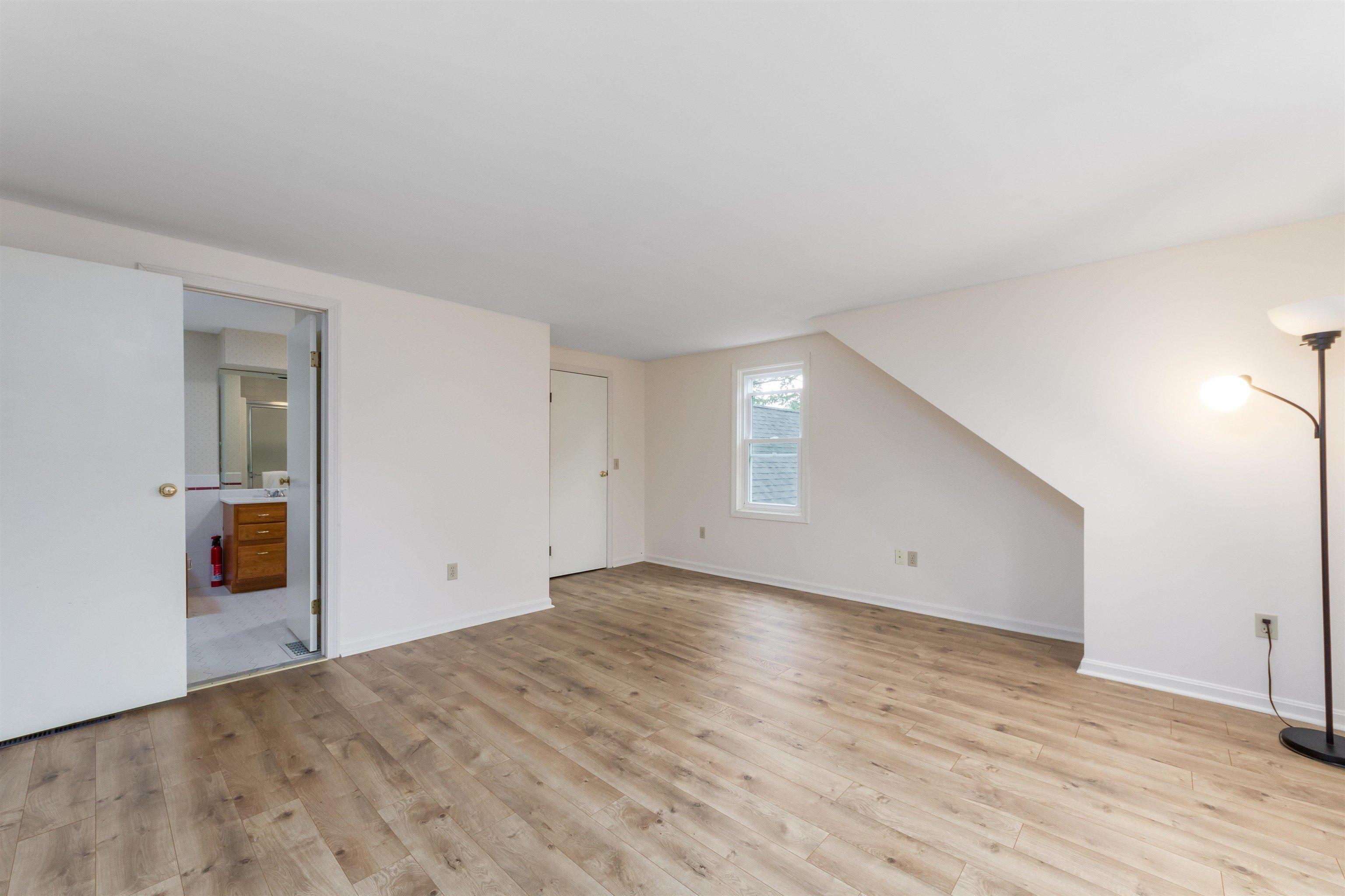 Hiawatha Ave, Essex Junction, VT 05452