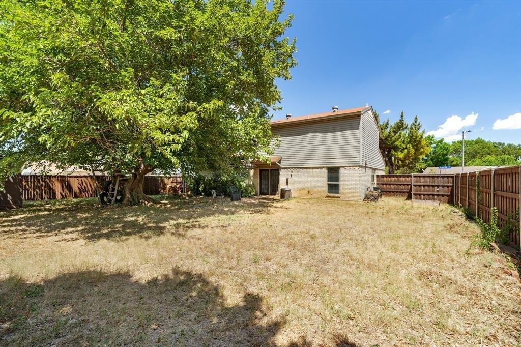 Birmingham Dr, Arlington, TX 76012