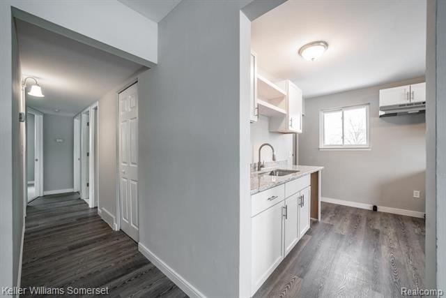 Hipp St, Taylor, MI 48180