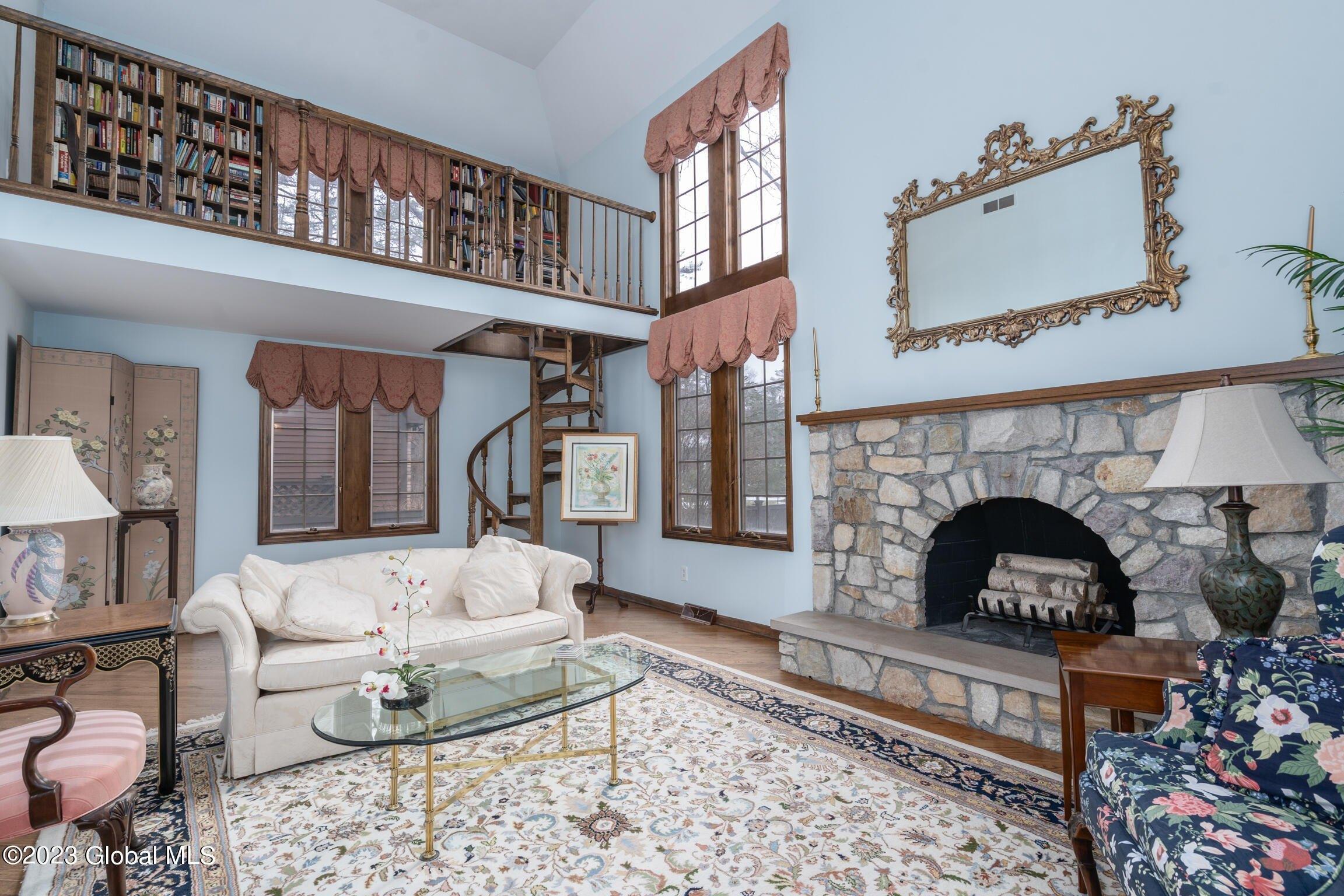 Fairway Ct, Albany, NY 12208