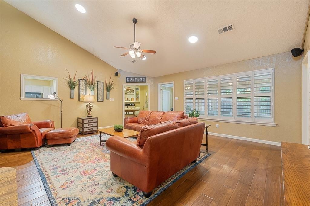 Racquet Club Ct, Arlington, TX 76017