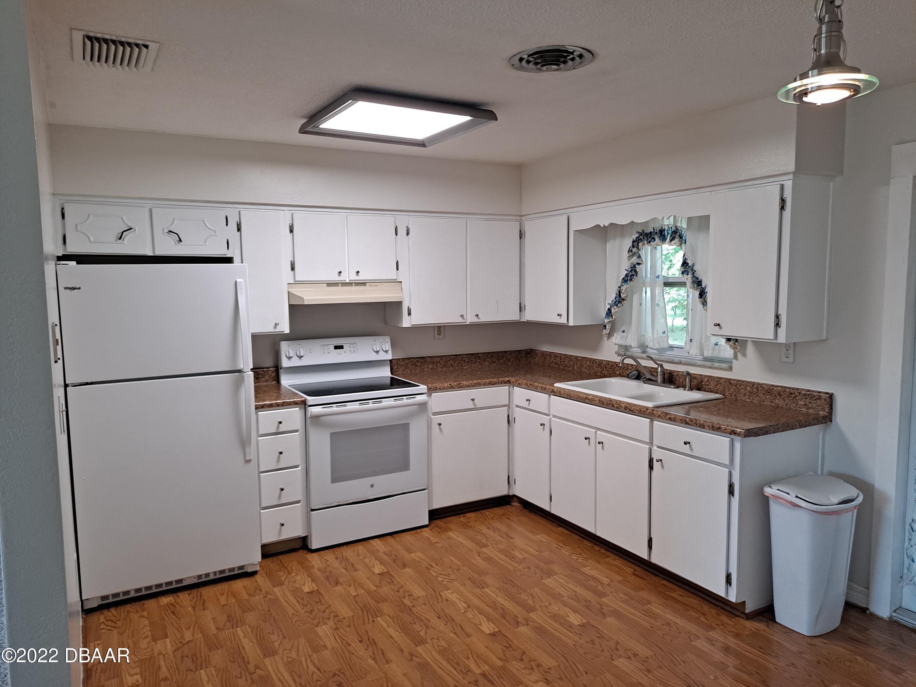 Beacon Dr, Daytona Beach, FL 32117