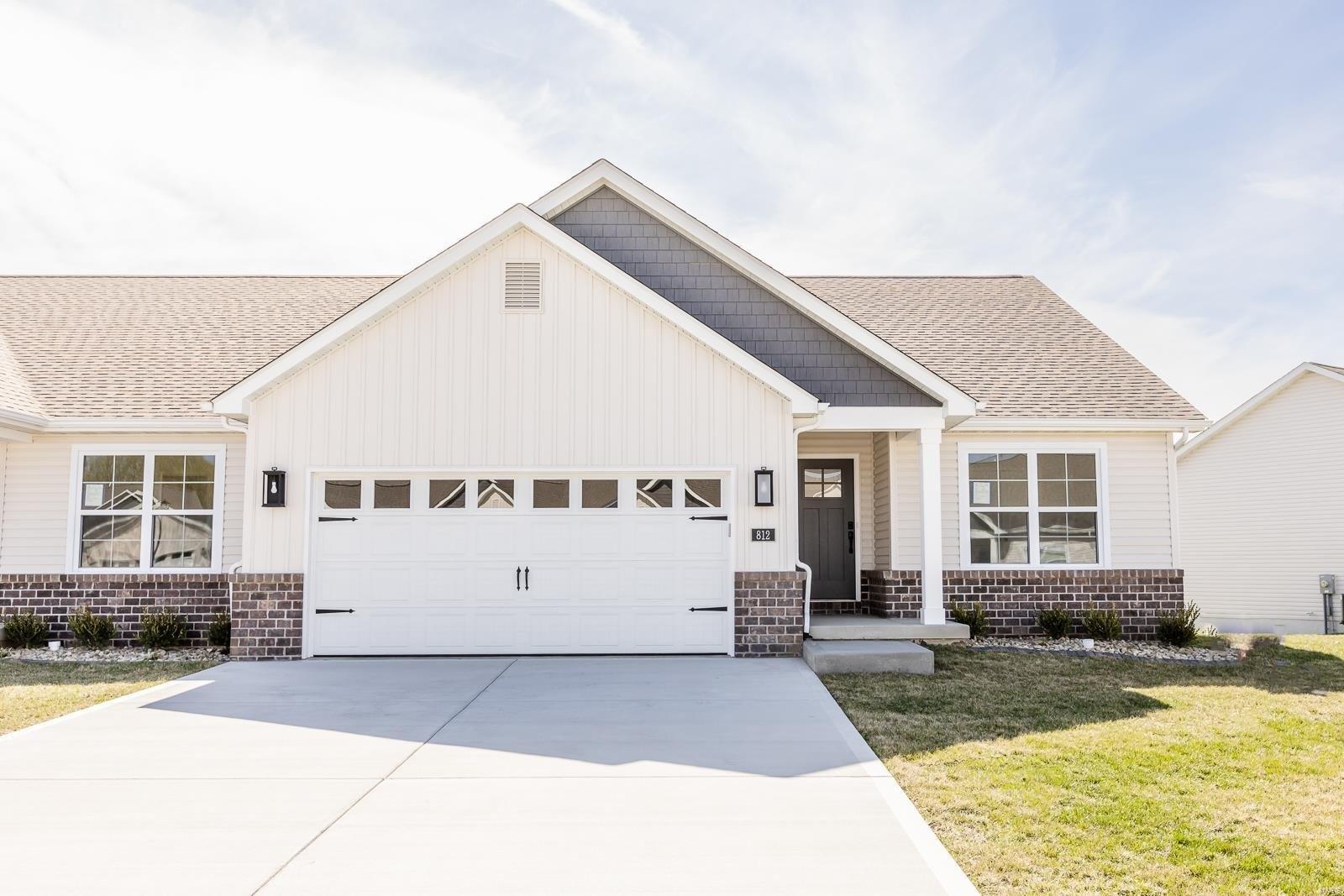 Applewood Creek Dr, Fairview Heights, IL 62208