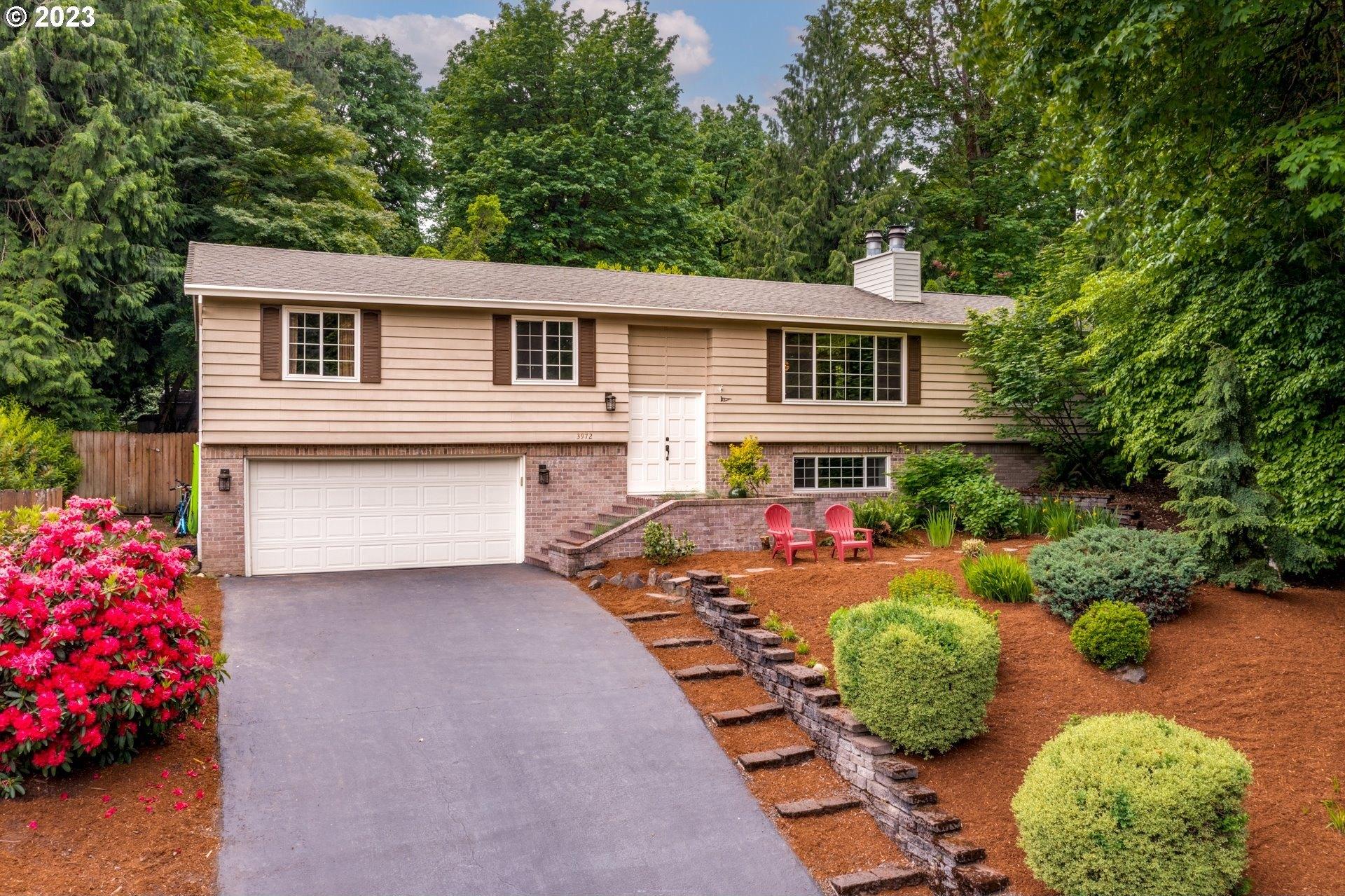 Calaroga Dr, West Linn, OR 97068