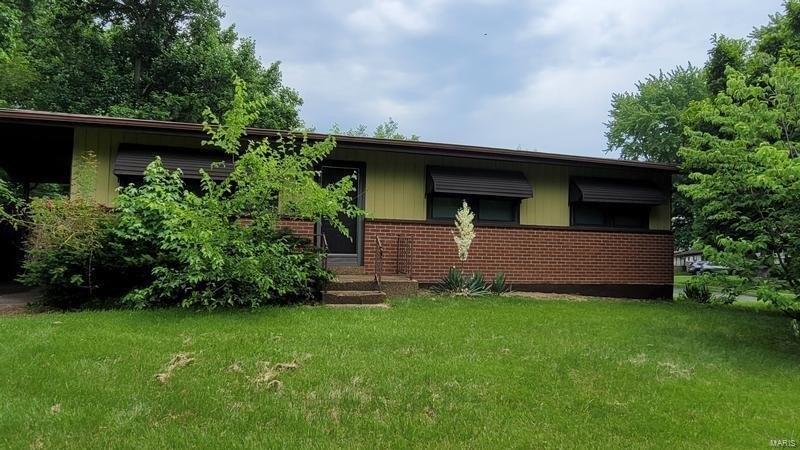 Manresa Ln, Florissant, MO 63031