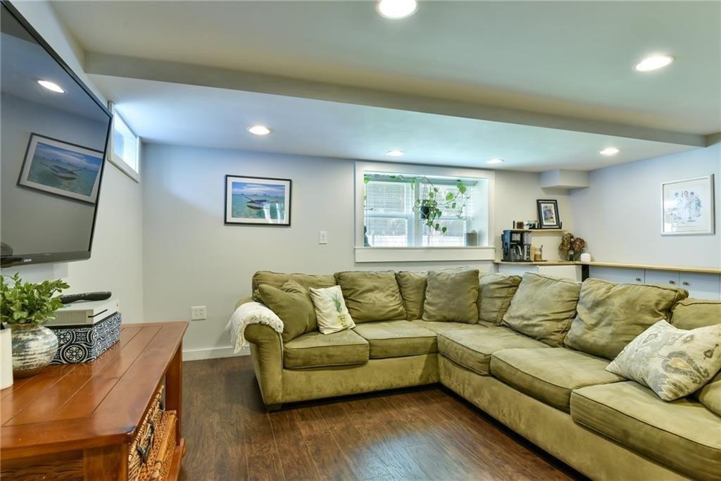 Highbank Ave, North Kingstown, RI 02852