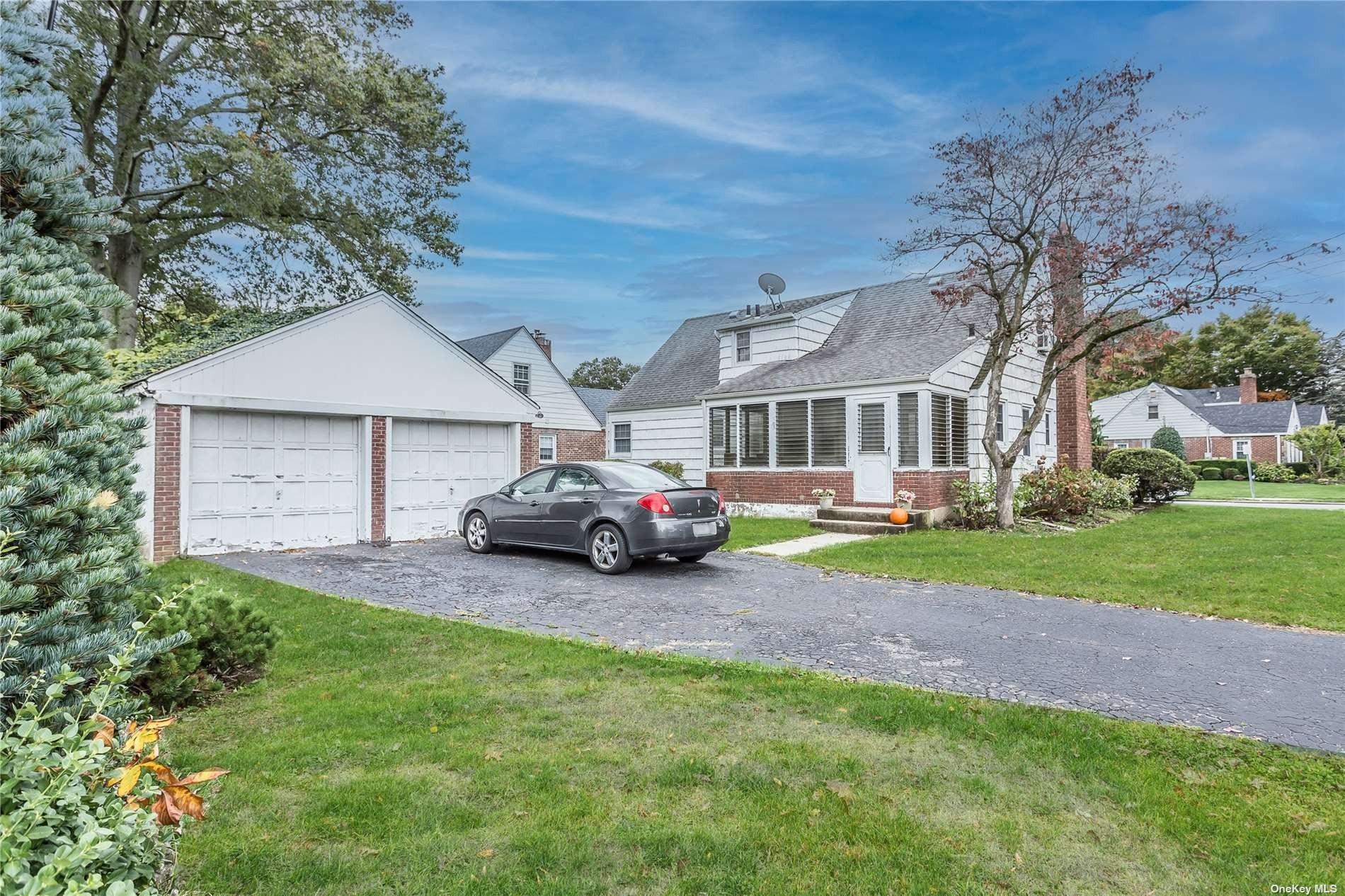 Wales Ave, North Baldwin, NY 11510
