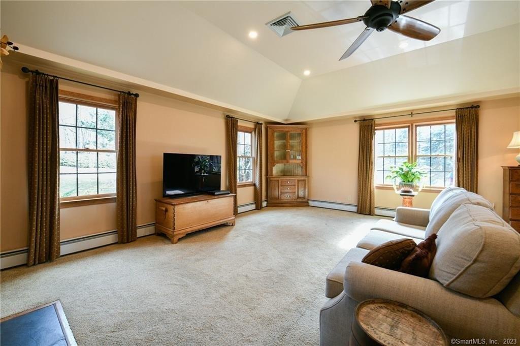 Devonwood Dr, Cheshire, CT 06410