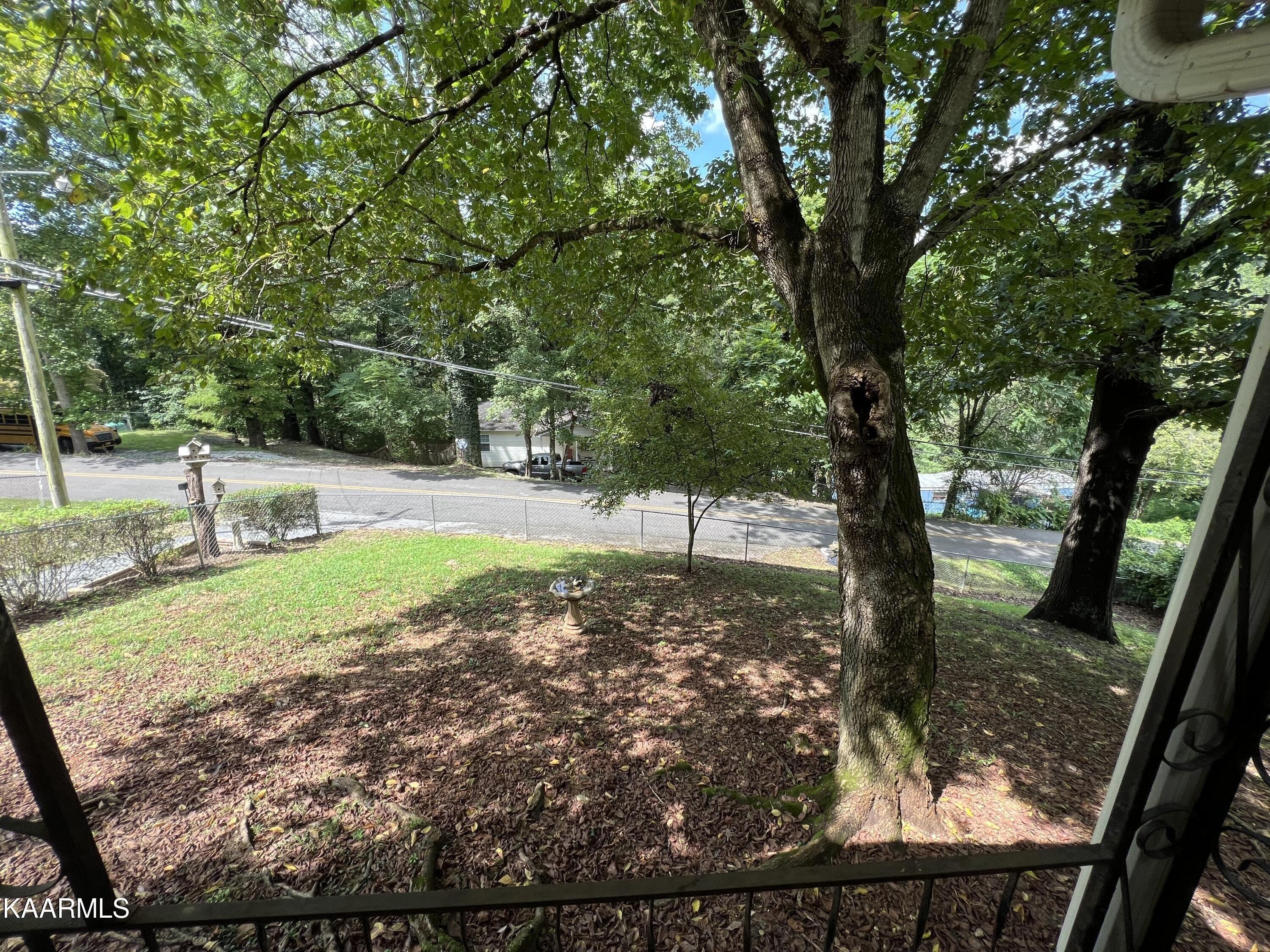 W Hemlock St, La Follette, TN 37766