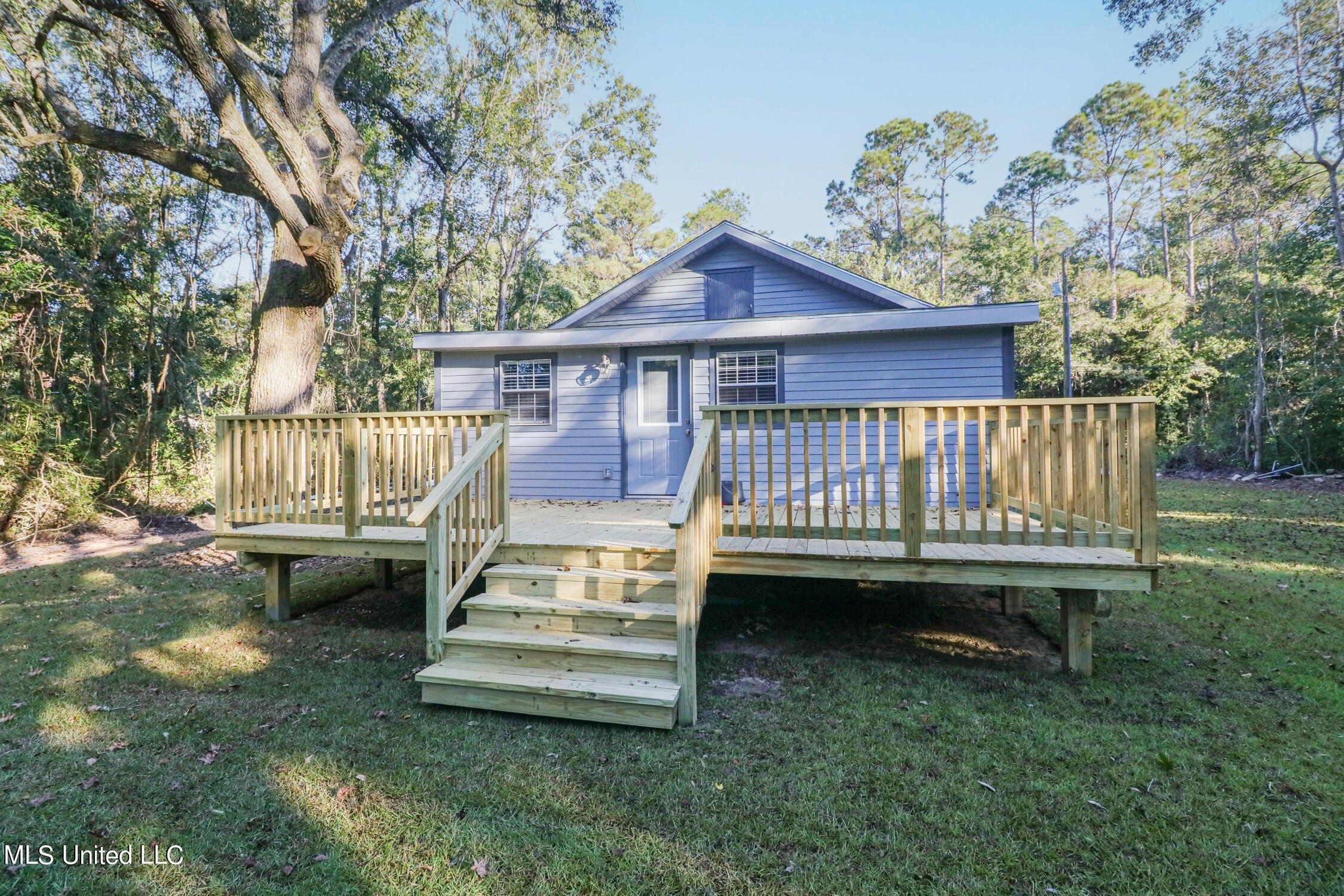 Horseshoe Rd, Ocean Springs, MS 39564