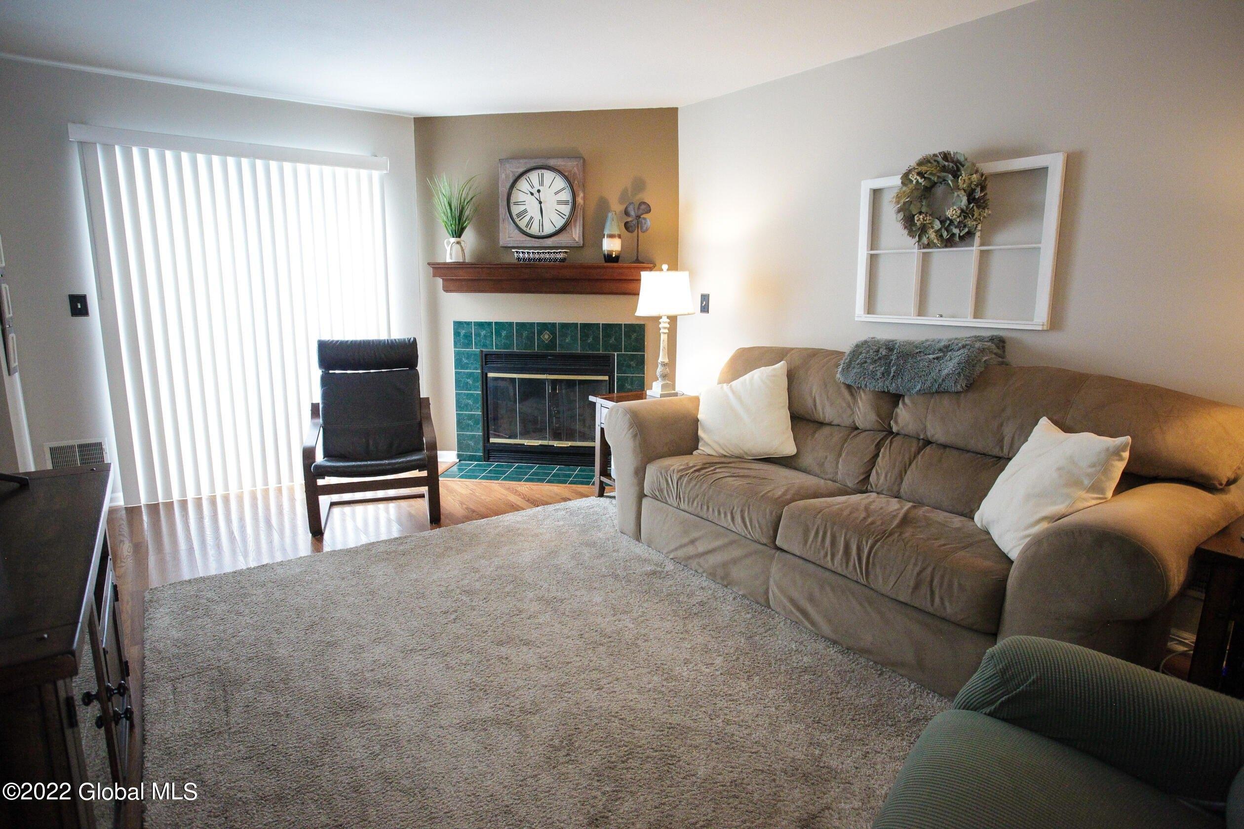 Bridgewood Ln, Watervliet, NY 12189