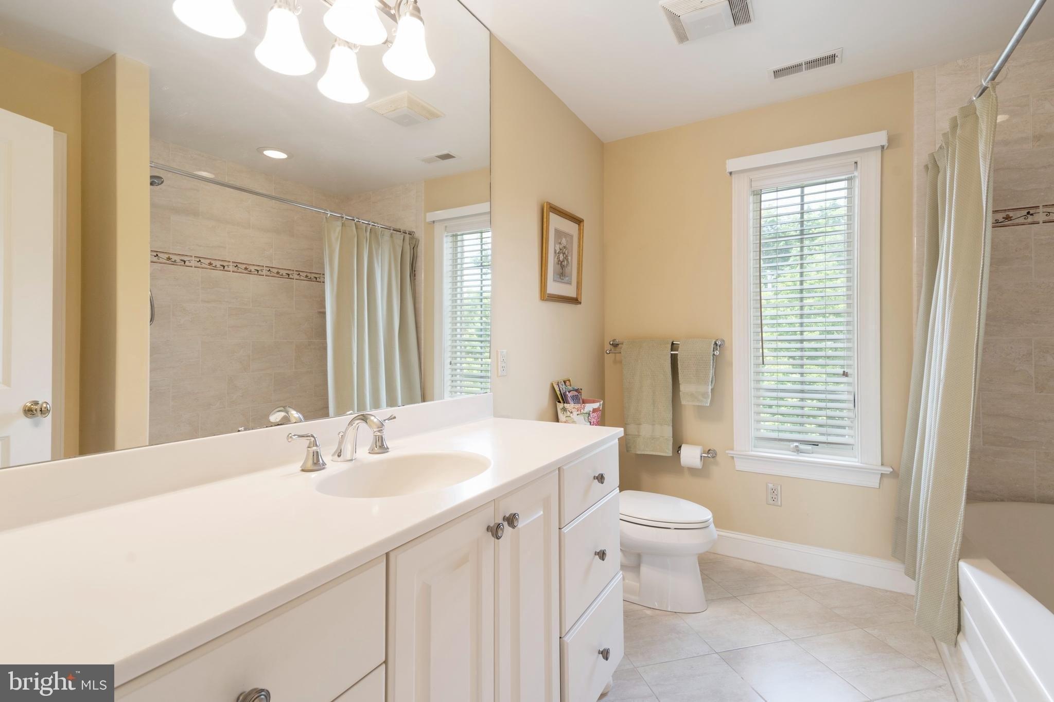 Dovecote Ln, Malvern, PA 19355