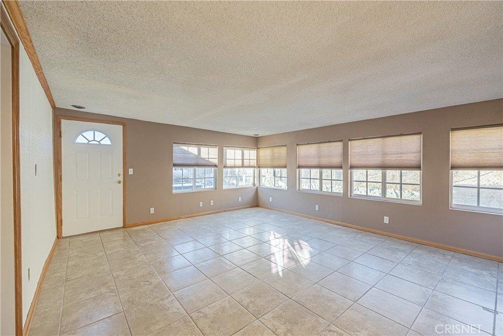 Barrington Ave, Rosamond, CA 93560