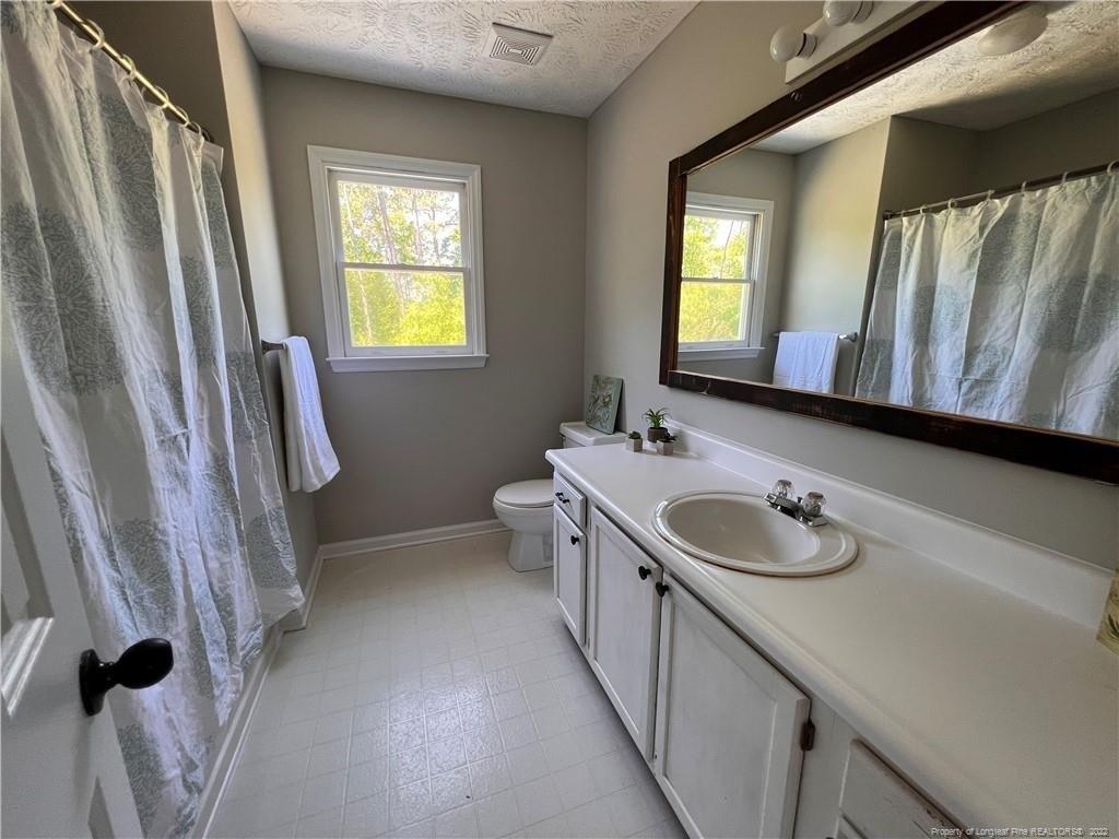 Daphne Cir, Fayetteville, NC 28304