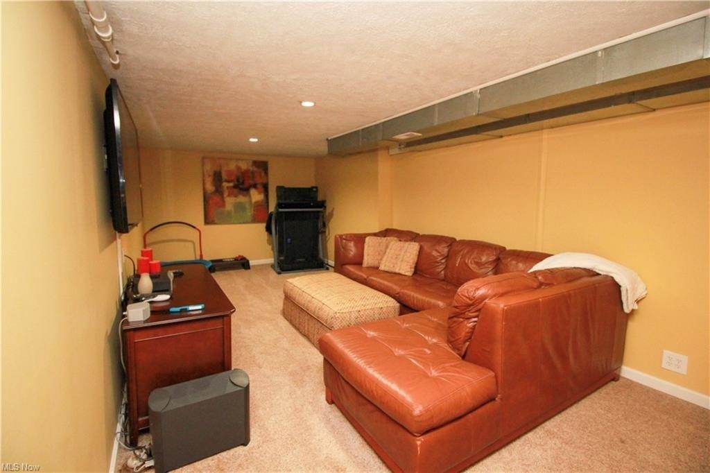 27th St Nw, Canton, OH 44708