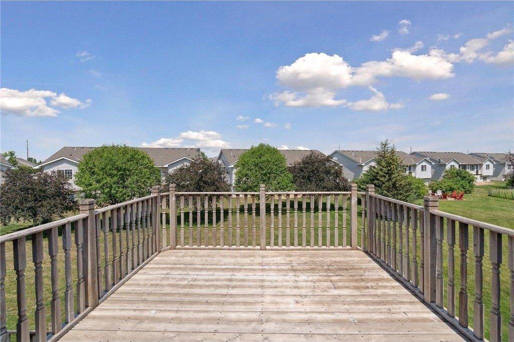 Sparrow Rd, Waconia, MN 55387