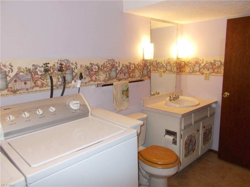 Cush Ln, Coshocton, OH 43812