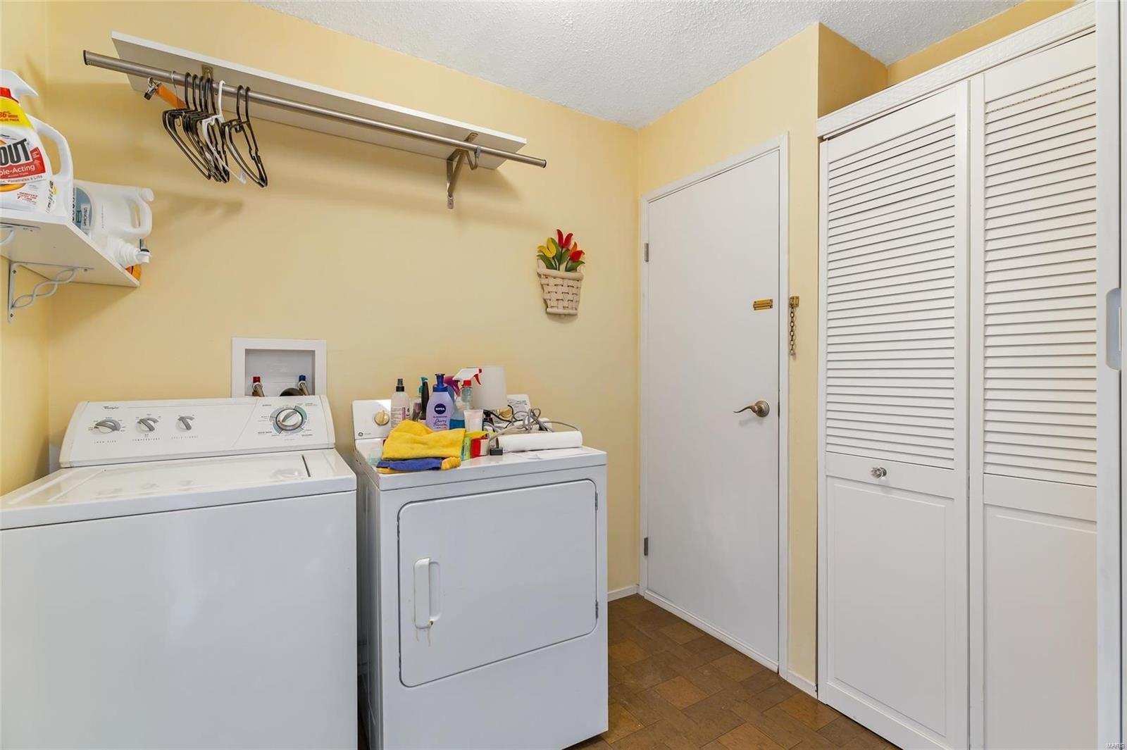 Viewpoint Ln, Saint Louis, MO 63128